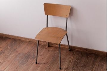ヴィンテージ家具　イギリスビンテージ　シンプルな作りが取り入れやすいスクールチェア(ワークチェア)