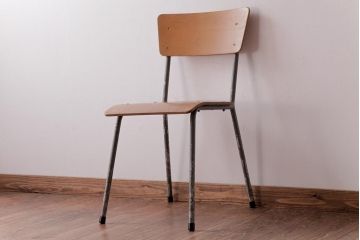 ヴィンテージ家具　イギリスビンテージ　シンプルな作りが取り入れやすいスクールチェア(ワークチェア)