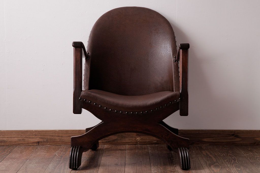 ヴィンテージ家具　フランスビンテージ　レザーが格好いいアームチェア(1人掛けソファ、椅子)