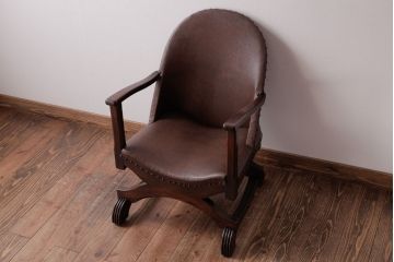 ヴィンテージ家具　フランスビンテージ　レザーが格好いいアームチェア(1人掛けソファ、椅子)