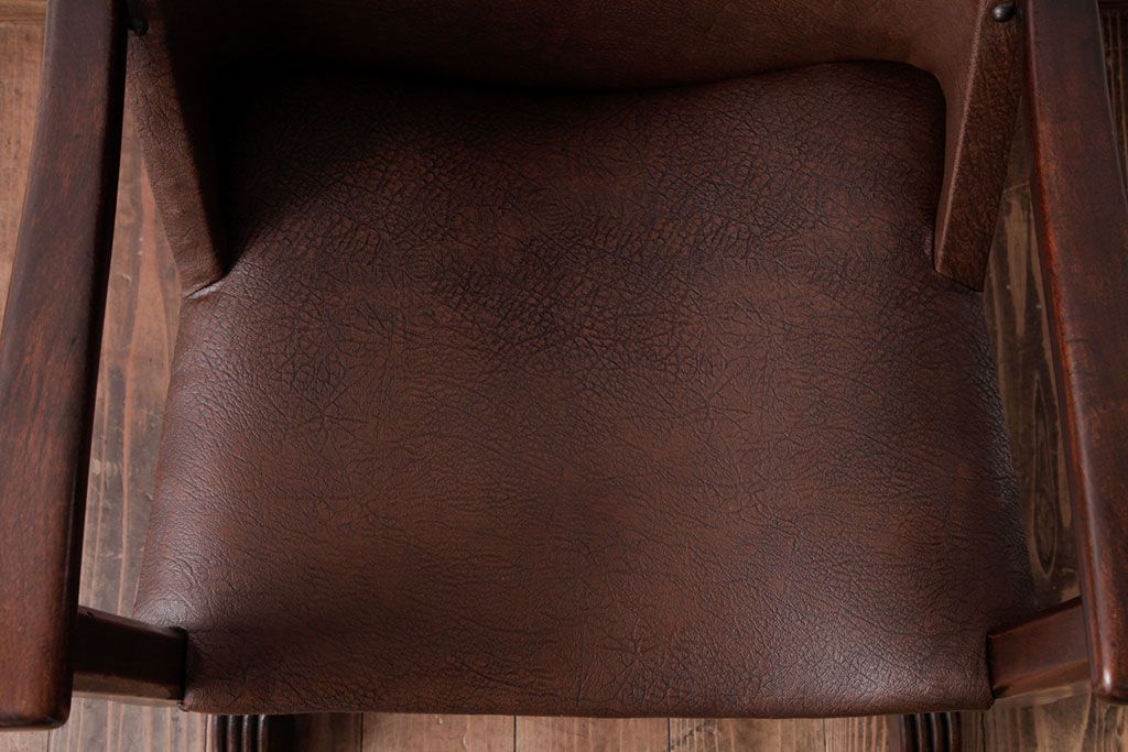 ヴィンテージ家具　フランスビンテージ　レザーが格好いいアームチェア(1人掛けソファ、椅子)