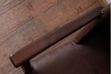 ヴィンテージ家具　フランスビンテージ　レザーが格好いいアームチェア(1人掛けソファ、椅子)