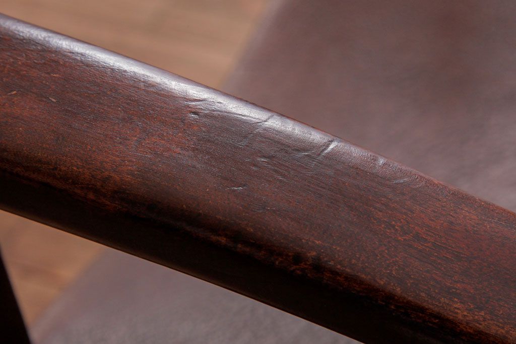 ヴィンテージ家具　フランスビンテージ　レザーが格好いいアームチェア(1人掛けソファ、椅子)