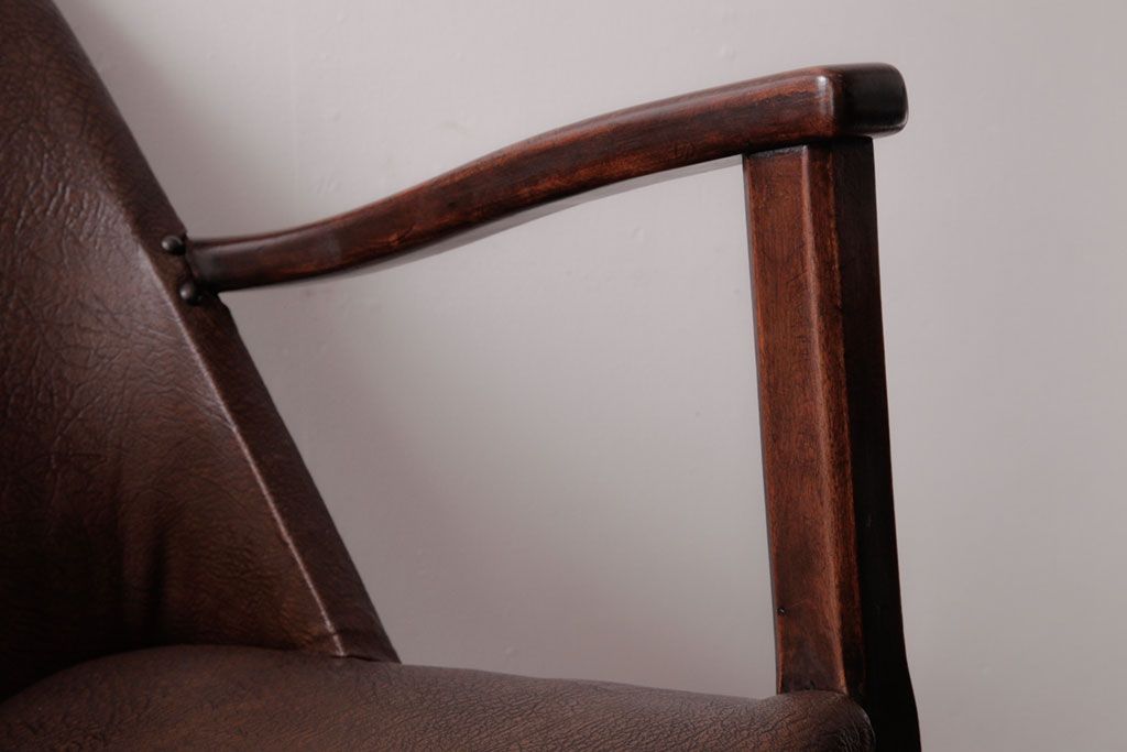 ヴィンテージ家具　フランスビンテージ　レザーが格好いいアームチェア(1人掛けソファ、椅子)