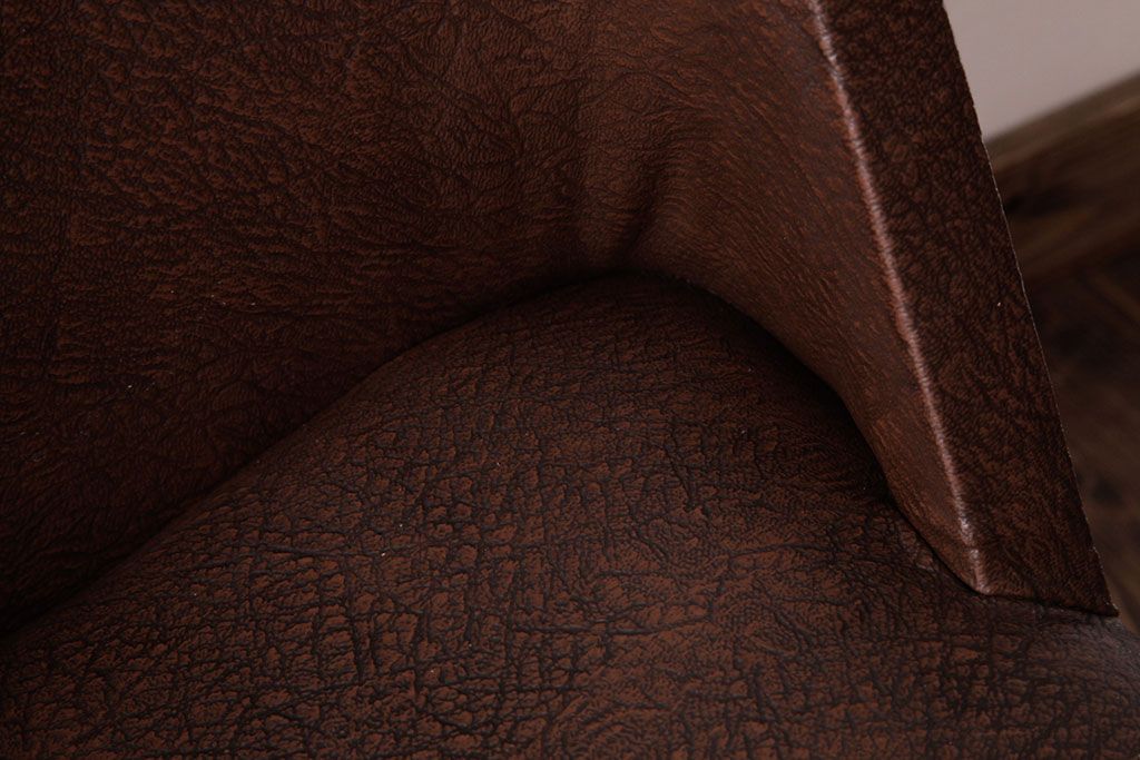 ヴィンテージ家具　フランスビンテージ　レザーが格好いいアームチェア(1人掛けソファ、椅子)