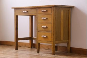 レトロ家具　昭和レトロ　ナラ材　取っ手が個性的な薄型ワークデスク(片袖机、在宅ワーク、在宅用)