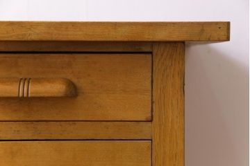 レトロ家具　昭和レトロ　ナラ材　取っ手が個性的な薄型ワークデスク(片袖机、在宅ワーク、在宅用)