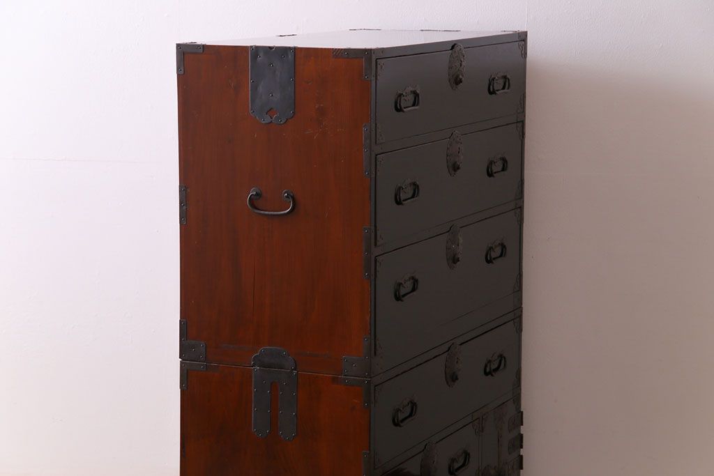 アンティーク家具　和製アンティーク　黒漆塗りがモダンで格好いい庄内箪笥(重ね箪笥、チェスト、ローボード)