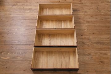 アンティーク家具　和製アンティーク　黒漆塗りがモダンで格好いい庄内箪笥(重ね箪笥、チェスト、ローボード)