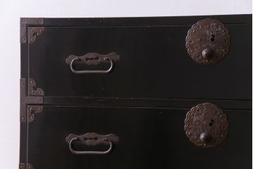 アンティーク家具　和製アンティーク　黒漆塗りがモダンで格好いい庄内箪笥(重ね箪笥、チェスト、ローボード)