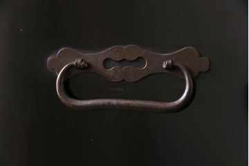 アンティーク家具　和製アンティーク　黒漆塗りがモダンで格好いい庄内箪笥(重ね箪笥、チェスト、ローボード)