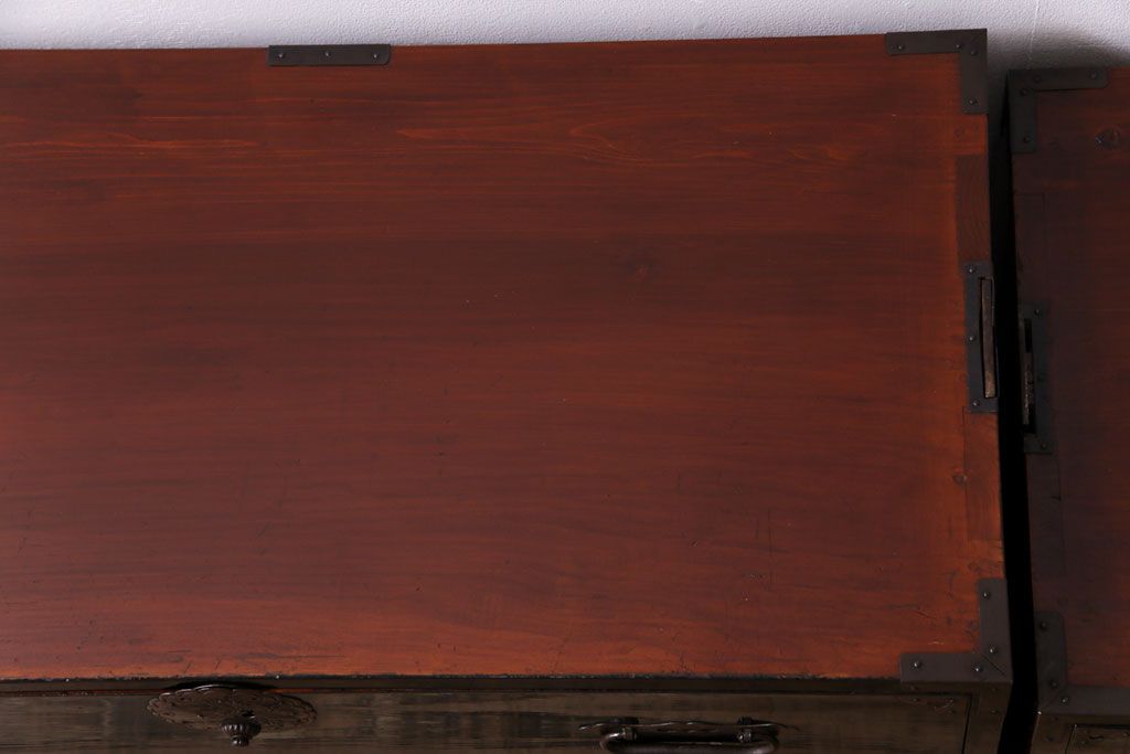 アンティーク家具　和製アンティーク　黒漆塗りがモダンで格好いい庄内箪笥(重ね箪笥、チェスト、ローボード)