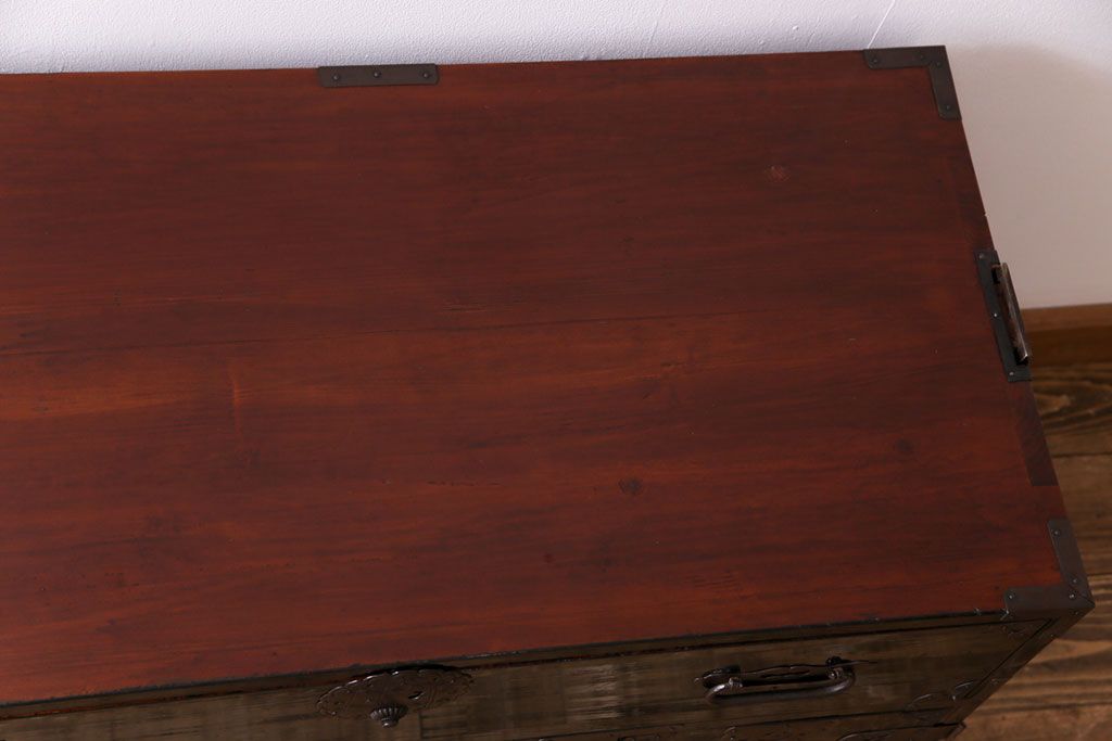 アンティーク家具　和製アンティーク　黒漆塗りがモダンで格好いい庄内箪笥(重ね箪笥、チェスト、ローボード)