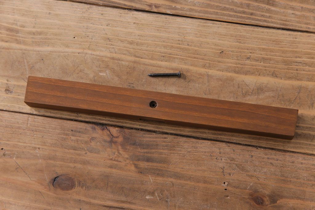 アンティーク家具　昭和初期　漆塗り　銀色の引手が個性的な鉄脚付きローボード(収納棚、リビングボード)