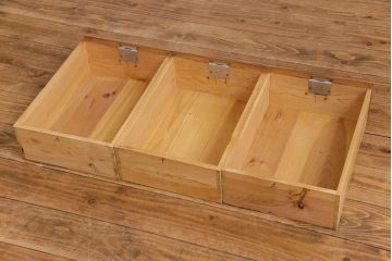 アンティーク家具　昭和初期　漆塗り　銀色の引手が個性的な鉄脚付きローボード(収納棚、リビングボード)