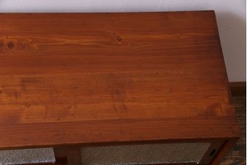 アンティーク家具　昭和初期　漆塗り　銀色の引手が個性的な鉄脚付きローボード(収納棚、リビングボード)