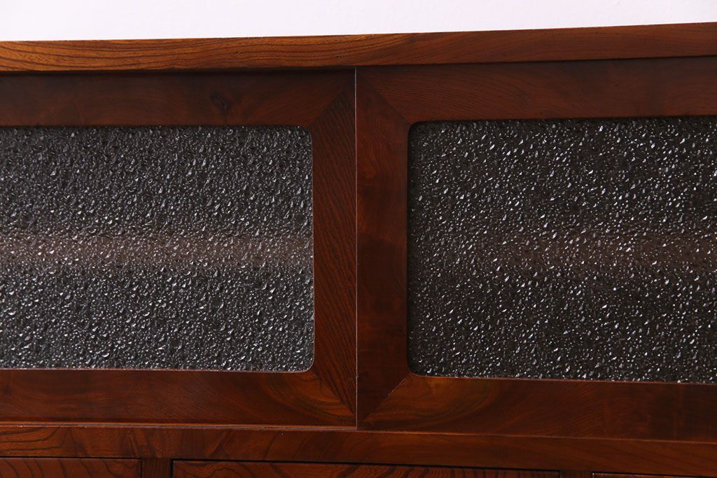 アンティーク家具　昭和初期　漆塗り　銀色の引手が個性的な鉄脚付きローボード(収納棚、リビングボード)