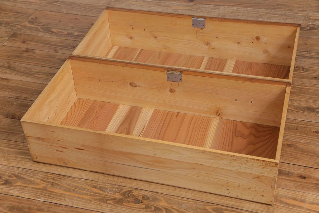 アンティーク家具　鉄脚付リメイク　漆塗り　銀色の取っ手が映える箪笥ローチェスト2段(ローボード、リビングボード、引き出し)