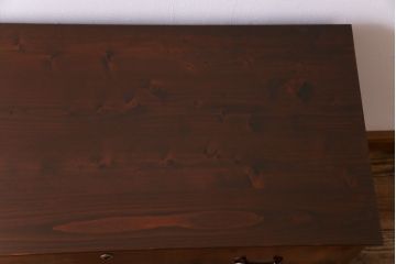 アンティーク家具　鉄脚付リメイク　漆塗り　銀色の取っ手が映える箪笥ローチェスト2段(ローボード、リビングボード、引き出し)