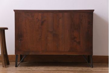 アンティーク家具　鉄脚付リメイク　漆塗り　銀色の取っ手が映える箪笥ローチェスト2段(ローボード、リビングボード、引き出し)