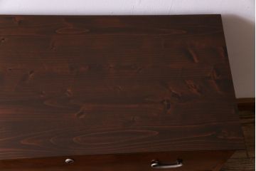 アンティーク家具　鉄脚付リメイク　漆塗り　銀色の取っ手が映える箪笥サイドチェスト3段(サイドボード、リビングボード、引き出し)