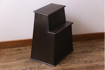 アンティーク雑貨　和製アンティーク　松材　柔らかな風合いが魅力の古い踏み台(飾り台、花台)