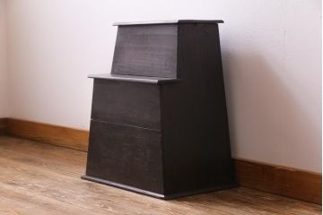 アンティーク雑貨　和製アンティーク　松材　柔らかな風合いが魅力の古い踏み台(飾り台、花台)