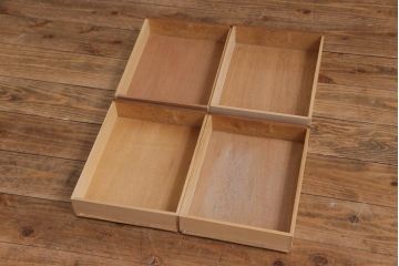 レトロ家具　昭和中期　レトロな佇まいが味わい深い小引き出し(小物収納)