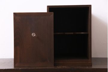 アンティーク雑貨　和製アンティーク　大正昭和初期　倹飩式扉のついた収納箱(収納棚)