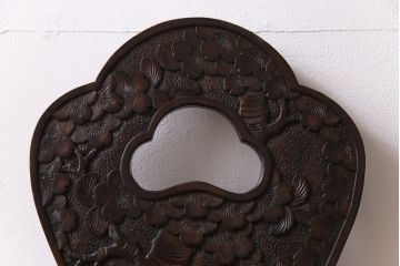 中古　伝統工芸　華やかさが際立つ軽井沢彫りのダイニングチェア(1)