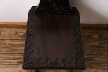 中古　伝統工芸　華やかさが際立つ軽井沢彫りのダイニングチェア(1)