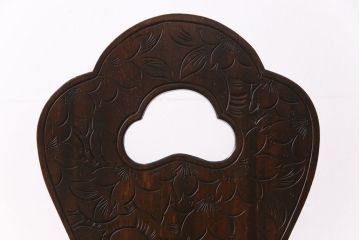 中古　伝統工芸　華やかさが際立つ軽井沢彫りのダイニングチェア(1)