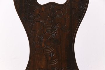 中古　伝統工芸　華やかさが際立つ軽井沢彫りのダイニングチェア(1)