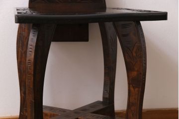 中古　伝統工芸　華やかさが際立つ軽井沢彫りのダイニングチェア(3)