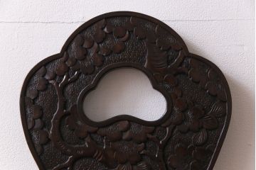 中古　伝統工芸　華やかさが際立つ軽井沢彫りのダイニングチェア