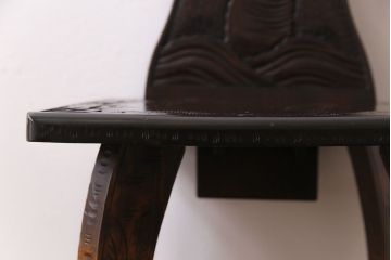 中古　伝統工芸　華やかさが際立つ軽井沢彫りのダイニングチェア