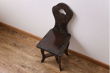中古　伝統工芸　軽井沢彫り 華やかさが際立つダイニングチェア(1)