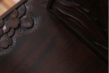 中古　伝統工芸　軽井沢彫り 華やかさが際立つダイニングチェア(2)