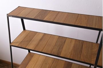 ラフジュオリジナル　チーク無垢材　シャビーな質感が格好いい台形アイアンラック(飾り棚、陳列棚)