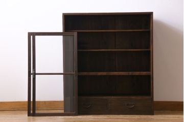 レトロ家具　和製アンティーク　レトロな空間づくりに活躍する味わい深い趣の戸棚(飾り棚、キャビネット)