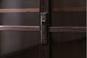 レトロ家具　和製アンティーク　レトロな空間づくりに活躍する味わい深い趣の戸棚(飾り棚、キャビネット)