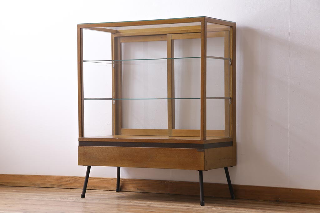 レトロ家具　昭和中期　ナラ材　レトロな雰囲気が味のあるガラスケース(陳列棚、飾り棚)