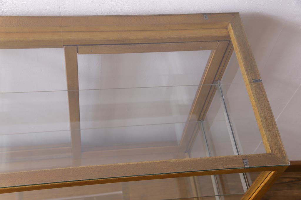 レトロ家具　昭和中期　ナラ材　レトロな雰囲気が味のあるガラスケース(陳列棚、飾り棚)