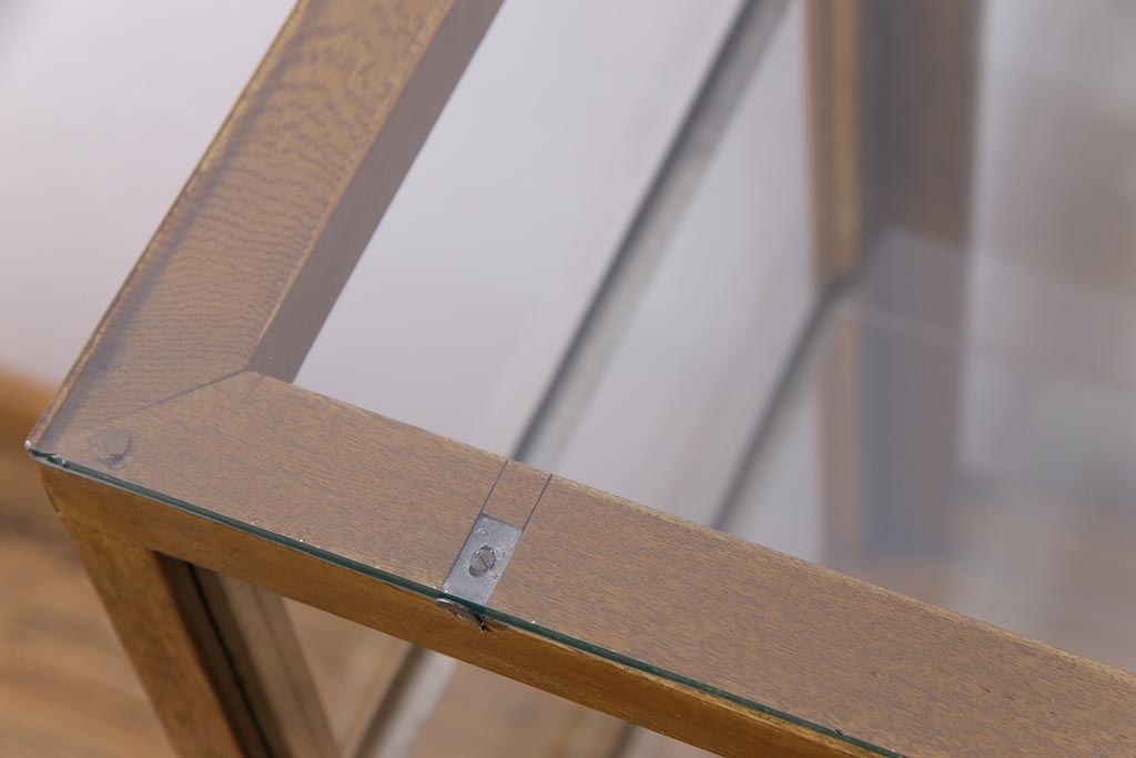 レトロ家具　昭和中期　ナラ材　レトロな雰囲気が味のあるガラスケース(陳列棚、飾り棚)