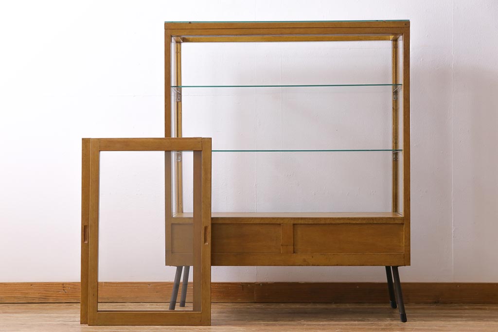 レトロ家具　昭和中期　ナラ材　レトロな雰囲気が味のあるガラスケース(陳列棚、飾り棚)