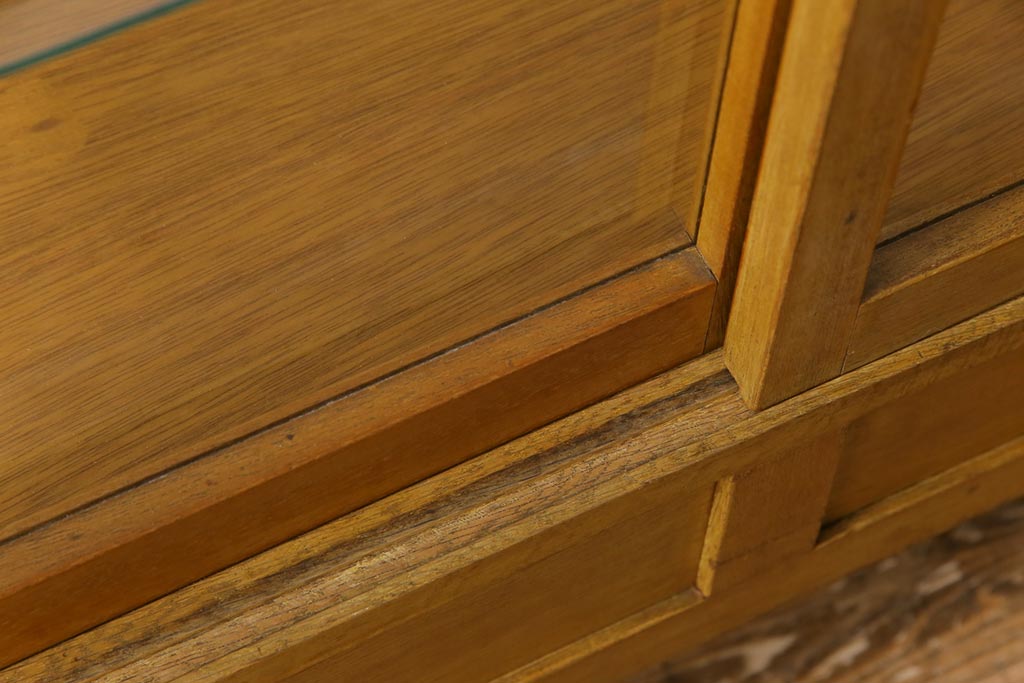 レトロ家具　昭和中期　ナラ材　レトロな雰囲気が味のあるガラスケース(陳列棚、飾り棚)