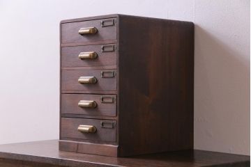 アンティーク家具　昭和中期　ネームプレート付き　懐かしさ漂うナラ材製の小引き出し(小物収納、卓上収納)