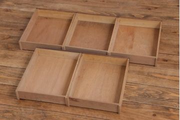 アンティーク家具　昭和中期　ネームプレート付き　懐かしさ漂うナラ材製の小引き出し(小物収納、卓上収納)