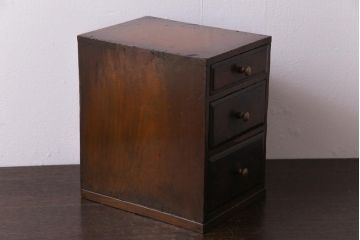 レトロ家具　昭和初期　古い木の質感が味わい深いレトロな小引き出し(小物収納、卓上収納)