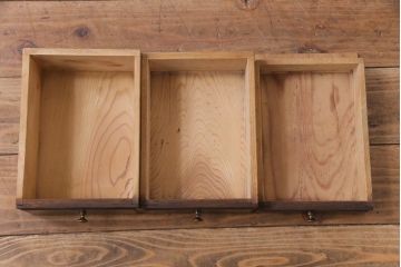 レトロ家具　昭和初期　古い木の質感が味わい深いレトロな小引き出し(小物収納、卓上収納)